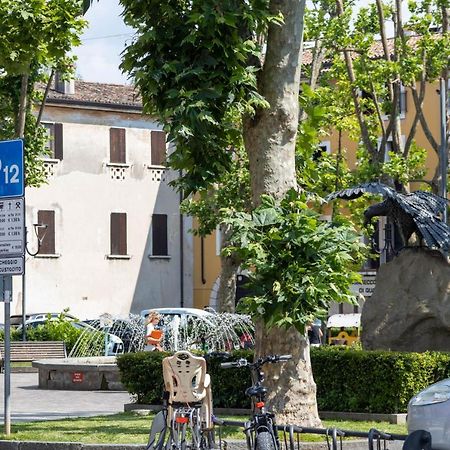 Apartamento Lapiccolina Desenzano del Garda Exterior foto