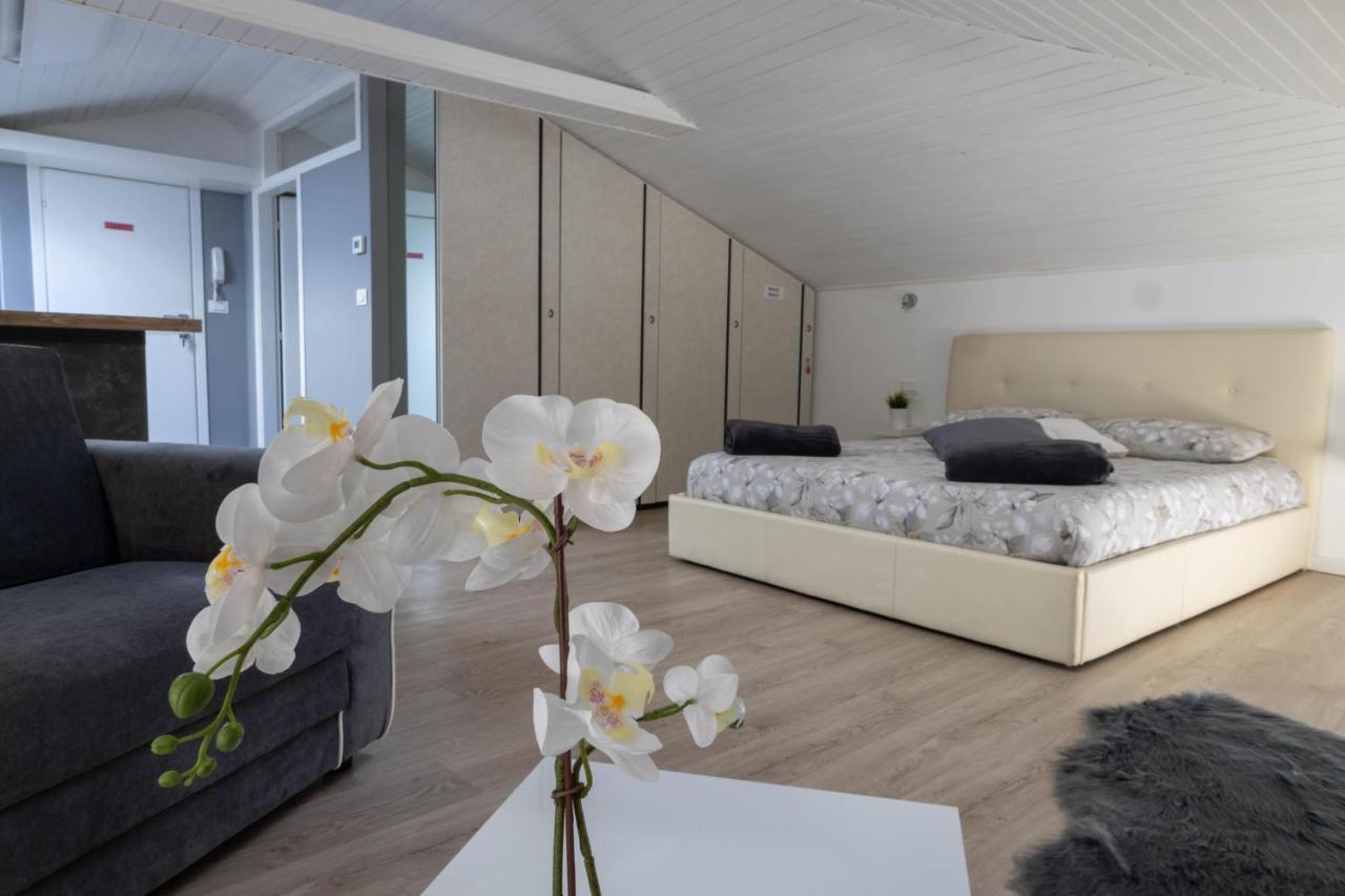Apartamento Lapiccolina Desenzano del Garda Exterior foto