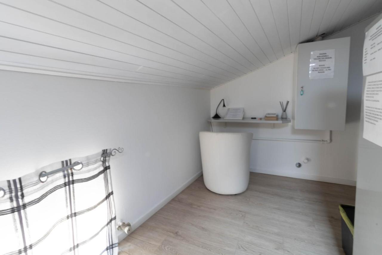 Apartamento Lapiccolina Desenzano del Garda Exterior foto