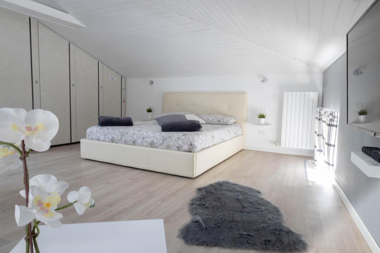 Apartamento Lapiccolina Desenzano del Garda Exterior foto