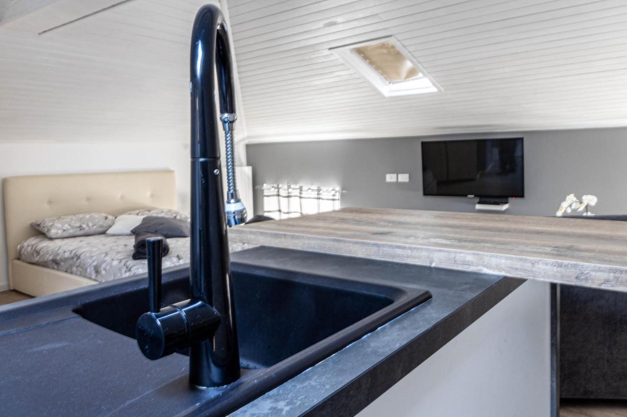 Apartamento Lapiccolina Desenzano del Garda Exterior foto