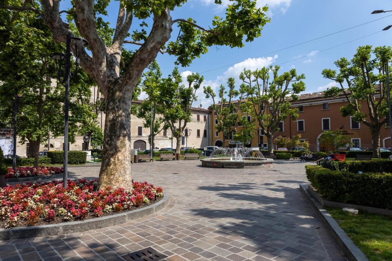 Apartamento Lapiccolina Desenzano del Garda Exterior foto
